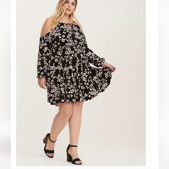 Plus Size 2X Black Floral Dress Cold Shoulder Dress Torrid - Picture 1 of 5